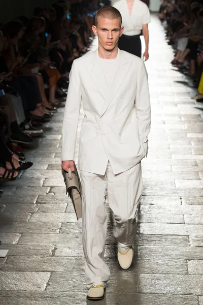 Look 49